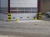 Wieldwinger recht 1000 mm. op betonvloer, thvz, RAL 1023, zwarte folie band
